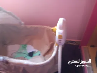  6 مرجيحة chicco شغالة بحاجة لغطاء البكريه نطنيطة شغاله بحالة ممتازة نوعة فيشر برايز اوروبي سرير هزاز