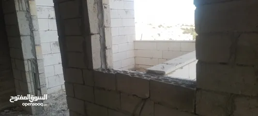  17 عماره سكنيه في صالحية العابد مكونه من أربع طوابق  وكراج وبئر ماء 60 متر وكوشان مستقل جميع الخدمات
