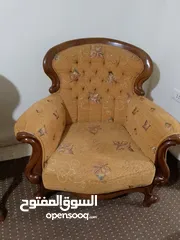  2 طقم كنب 9مقاعد  قابل للتفاوض بحاله جيده جدا