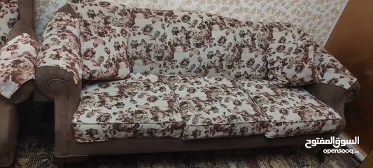  4 طقم كنب + طاولات وسط