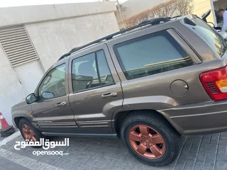  4 جيب شيروكي2004 جير ماكينه شاصي بحاله جيده جدا