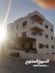  21 بيت مستقل اربع شقق طابقية على شارعين شارع المطار حجار النوابلسة مقابل الخارجية لقطة !!