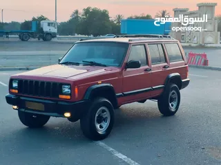  2 جيب شيروكي نظيفه من غير حوادث للبيع