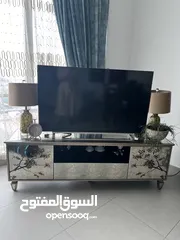  1 طاولة تلفزيون جميلة جدا