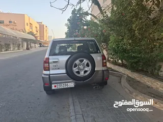  8 Toyota RAV4 2005 second owners 1 minor scratches very clean only 188km رافور نظيف جدا ثاني مالك