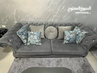  6 طقم كنب و كراسي فخم شبه مستعمل نظيف ب حاله افضل من ممتازه لل بيع