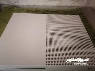  2 Xbox one s 1t للبيع مع بد اصلية و جميع اسلاكها