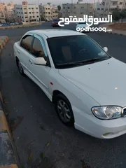  1 كيا سبكيترا للبيع موديل 2002 جير عادي نظيفة وشغل مقناة