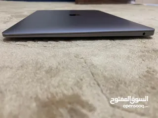  1 جهاز لاب توب ماك بوك آير  2020 ..