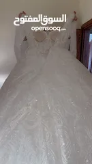  3 بدله عروس ابيضّ للبيع مع كامل التوابع لبسه واحده قابله للتفاوض و التوصيل متوفر للزرقا وتشمل كل شي