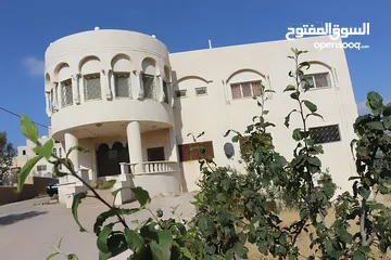 5 قصر فاخر مع خزان ماء كبير و أرض مطلة يصلح فندق ومطعم ومنتجع سياحي أو منزل لعظيم قرب التلفريك