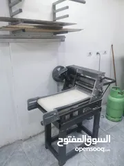  2 عدة مطعم معجنات فتاحة براشة موزريلا مبرشة طاولة مقلى بطاطا ثلاجة فترينه عرض معجنات كولار فريزر