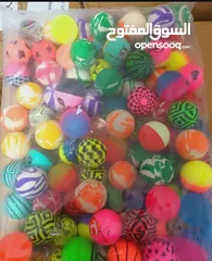  3 طابات مجنونة مطاطية و كبسولات هدايا للماكينات بالعملة