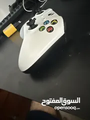 2 Xbox one s (مع يد تحكم)