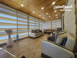  25 شقة ارضية بحي الصحابة مميزة بمساحة 180 داخلي و 40 متر ترس  مغلق بقرميد و شبابيك دبل جلاس