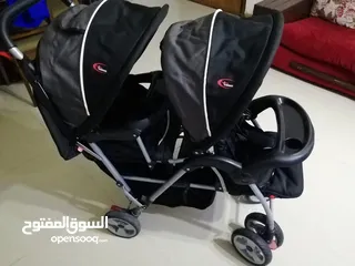  4 عرباي توأم