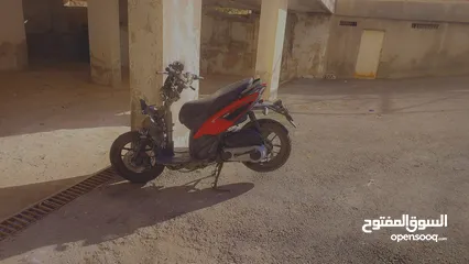  3 قطع ابريليا