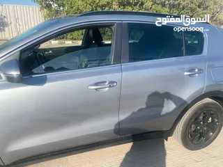  4 Kia sportage2022 كامله اعلي فئه بلاك اديشن عداد 55000k صيانات توكيل 40000k شركه بره وجوه  استخدام