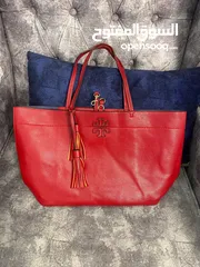  1 شنتة براند TORY BURCH اصلية مميزة للبيع