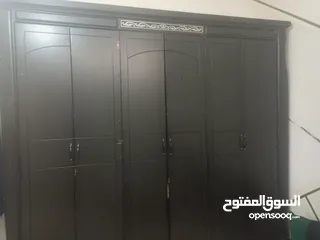  2 خزانه ست ظرف نظيفه وتخت مفرد وتواليت مع المرايه