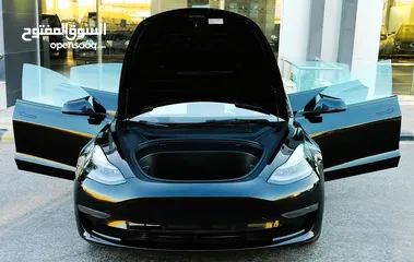  14 تيسلا 2023 model 3 فحص كامل اوتوسكور لون اسود ملوكي داخلي ابيض بحالة الوكالة بسعر لقطة ومحروووق