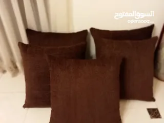  2 مخدات غرفه جلوس بسعر مغري
