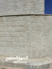 1 منزل مستقل للبيع  واجهتين حجر يقع ع الاوتستراد70متر