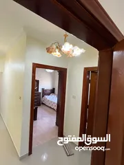  6 شقة للبيع في المهندسين 350 متر مربع طابق 3 مع روف كبير مميزة جداً من المالك