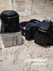  1 كميرى كانون  60D بحالة وكالة  استخدام خفيف  الشتر تقريبا 10K شاحن اصلي بطارية الاصلية وعدسة 50