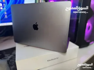  1 MACBOOK AIR - M1 بحالة ممتازة - مع جميع ملحقاته - 51 دورة شحن فقط
