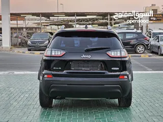  10 Jeep Cherokee 2019 4WD full option