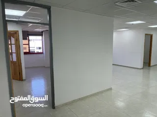  22 مكتب واسع وسط مدينة رام الله للايجار