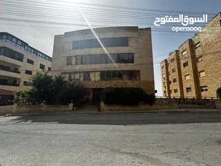  1 Luxury apartment three bedroom All en-suite have heating and cooling central AC,Electric abajour.