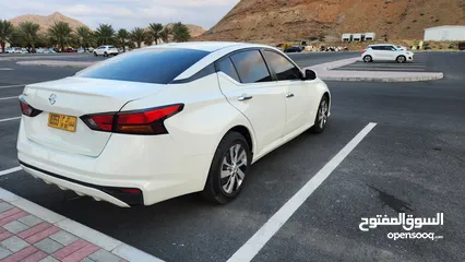  3 Nissan Altima 2019, White Colour