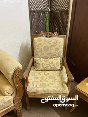  8 طقم كنب ضيافة تفصيل خشب ممتاز – بحالة ممتازة