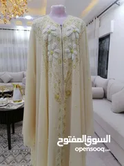  2 وينها  ام العريس عبايه شيفون فراشه مع شك  قطعتين  القطعه داخلي ملزقه مع الفراشه