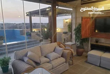  2 فيلا فاخرة 3 ادوار (ارضي بجاردن + اول + دور كامل اوبن روف) علي بحيرات صناعية كمبوندات التجمع الخامس