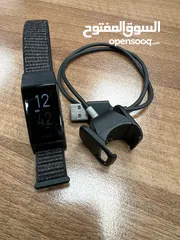  1 Fitbit Charge 4