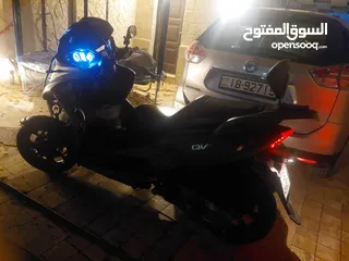  10 دراجة سكوتر كوادرو ثلاثية العجلات صناعة سويسرية محرك 350cc موديل 2019