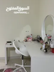  1 Chair+desk+mirror