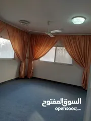  6 شقة للبيع في الزرقاء شبه طابق ارضي خمس درجات للطابق الاول موقع مميز، الله يطرح البركة لصاحب النصيب.