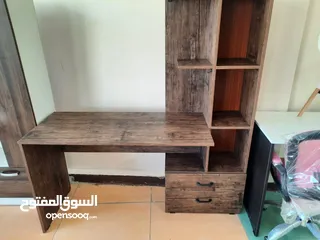  2 تشكيلة طاولات للعمل والدراسة تناسب الجميع مع إمكانية اختيار اللون والقياس حسب الطلب