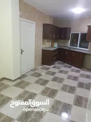  5 شقه للايجار في ايدون