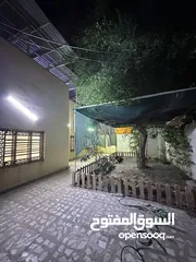  1 دار تجاري للايجار في منطقة حي صنعاء مقابل مول  شنشل بمساحة 300 متر
