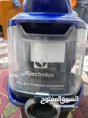  1 مكنسه الكترولكس باجلس ايطالي 2200w موديل مرفق بالصورة وكاله استعمال مرة واحدة فقط