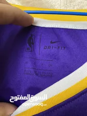  3 Lakers تيشرت small