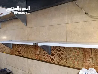  15 عدة مطعم متنوعة بحالة ممتازة للبيع المستعجل