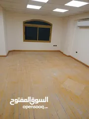  4 محلات للبيع