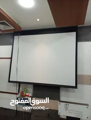  26 أثاث مكتبي وأدوات ومستلزمات للتدريب داتا شو ولوح ذكي، كراسي، طاولات، مكاتب ، نافورة، رفوف، حائط، باب