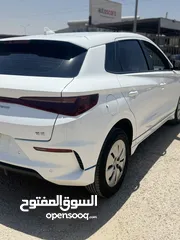  8 BYD E2 2022 ابيض